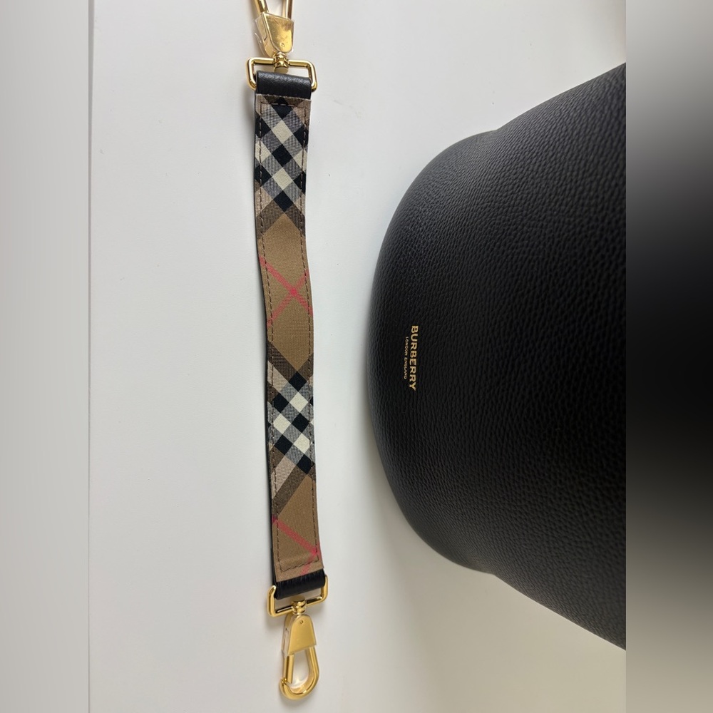 Burberry Black Leather Bucket Bag Vintage Check Strap - Picture 2 of 7